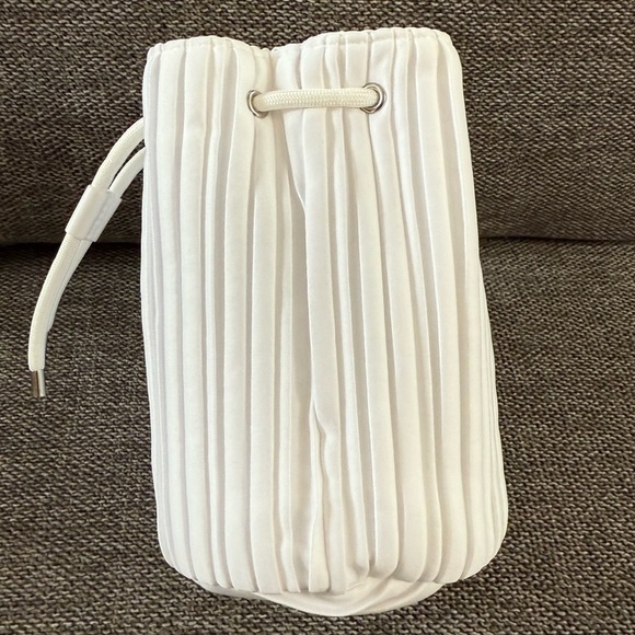 Dior Beauty Pleated Drawstring White Pouch Cosmetic Bag New Authentic - Picture 11 of 17